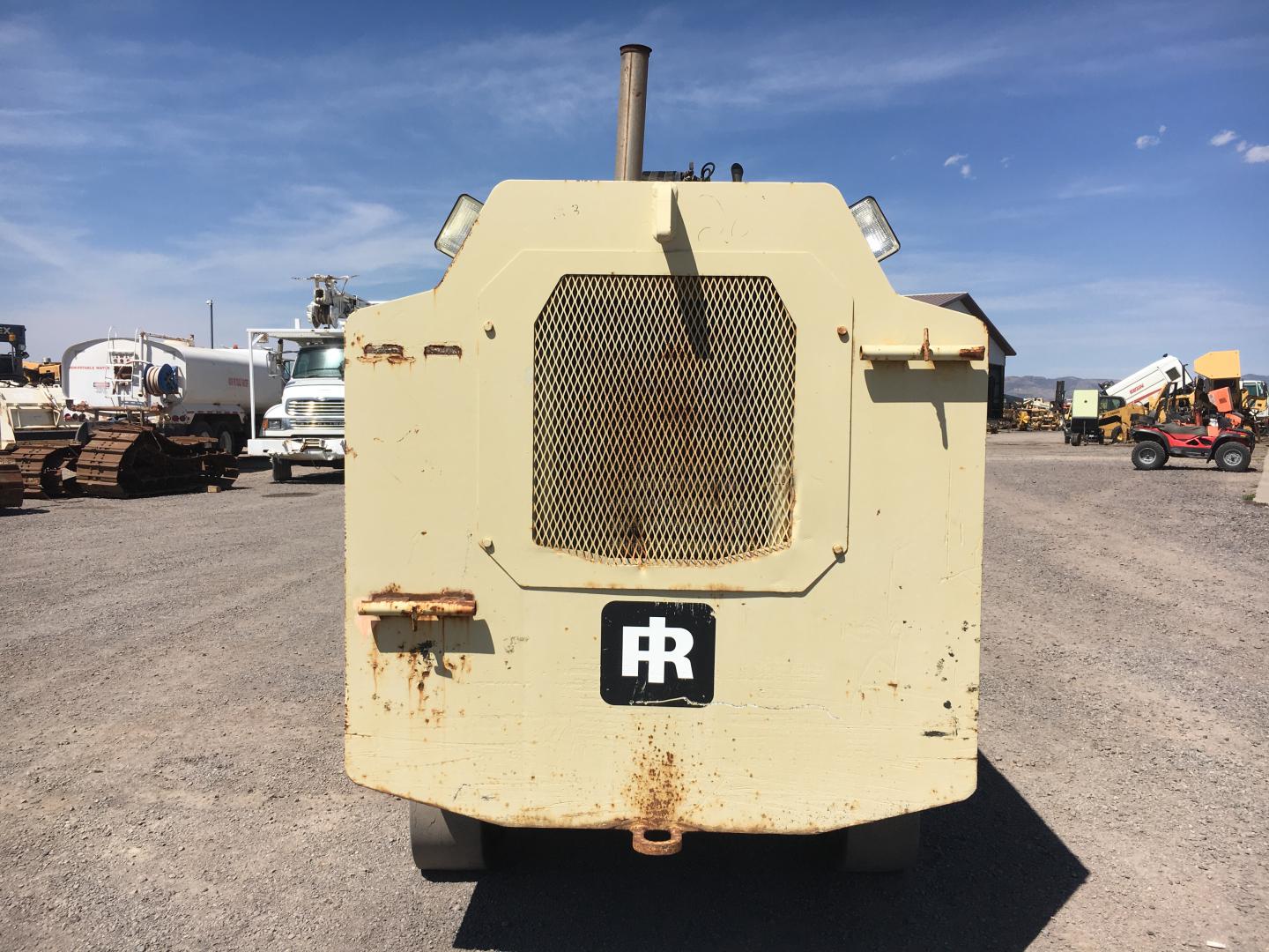 ./imagenes/INVOICE/2019/16678/RECUPERADORA DE ASFALTO INGERSOLL RAND PC1000R (27).JPG